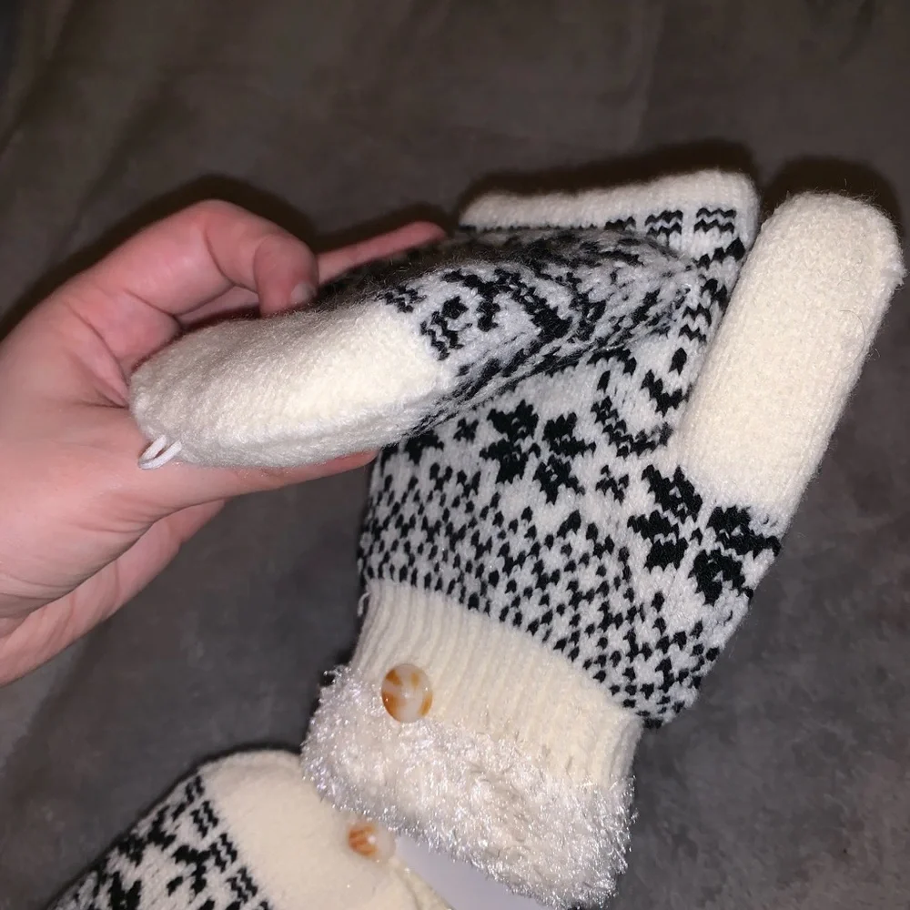 Sonoma White Snowflake Winter Flip Top Mittens
